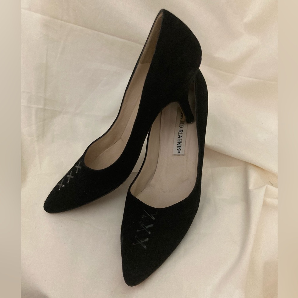 MANOLO BLAHNIK  Low Heel Suede Pumps  37 Black
